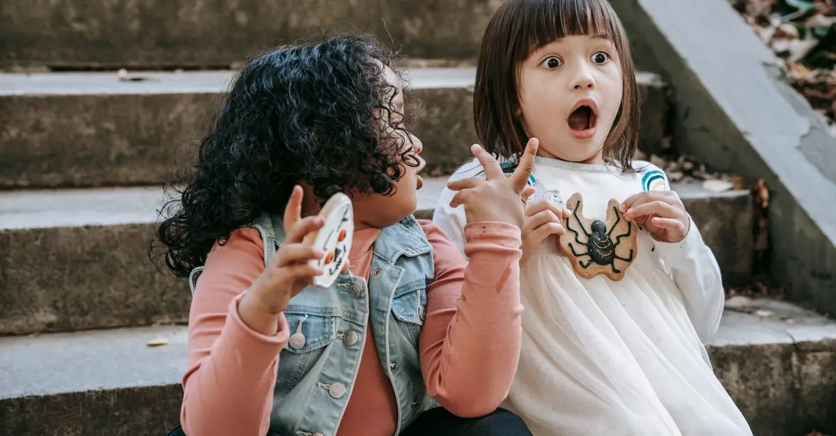 Cómo organizar una búsqueda del tesoro de Halloween para niños