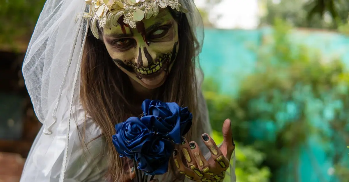 Cómo hacer maquillaje de zombie realista para Halloween