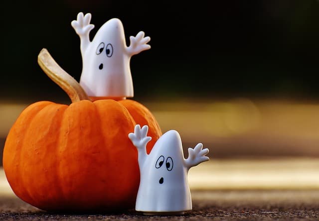 10 manualidades espeluznantes para Halloween que puedes hacer en casa