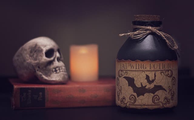 Cómo hacer una decoración de Halloween con luces tenebrosas