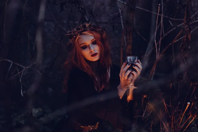Cómo hacer una decoración de Halloween con luces tenebrosas
