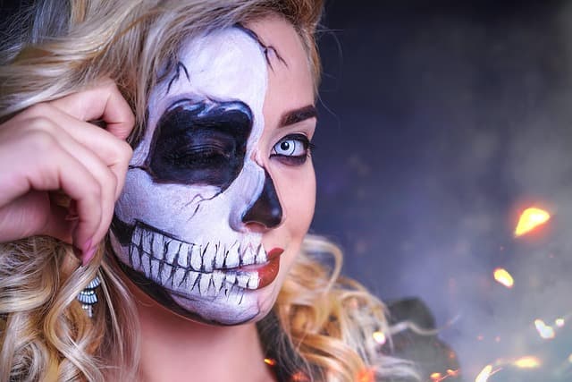 Cómo crear un disfraz de Halloween inspirado en personajes de terror